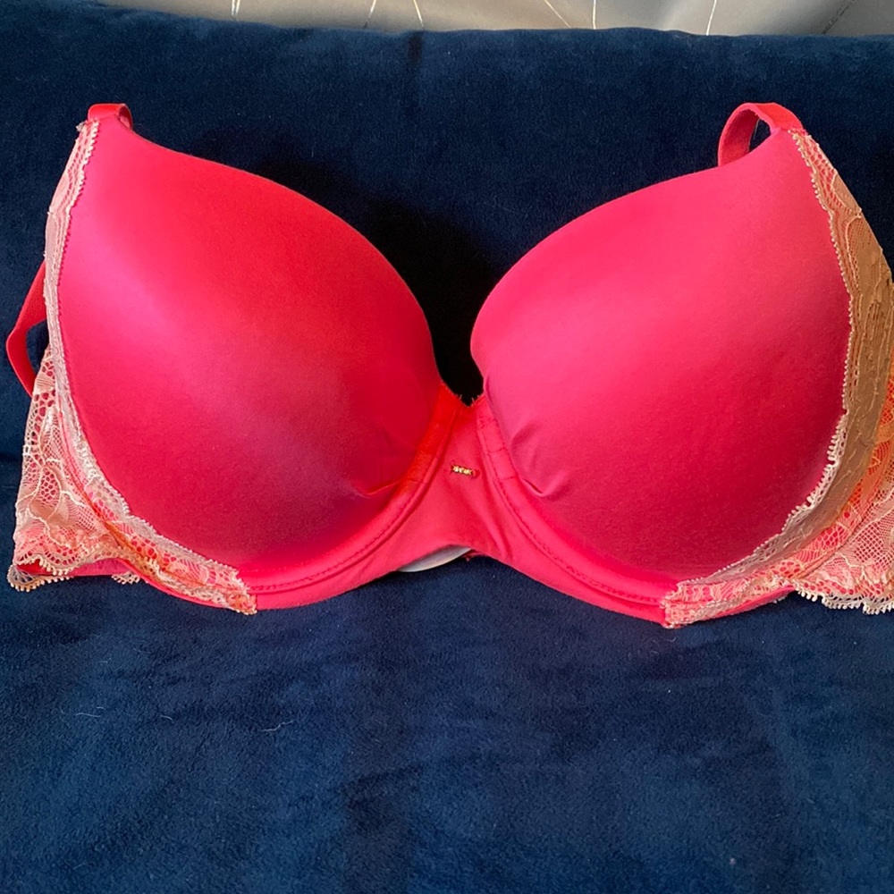 Victoria’s Secret 36D bra